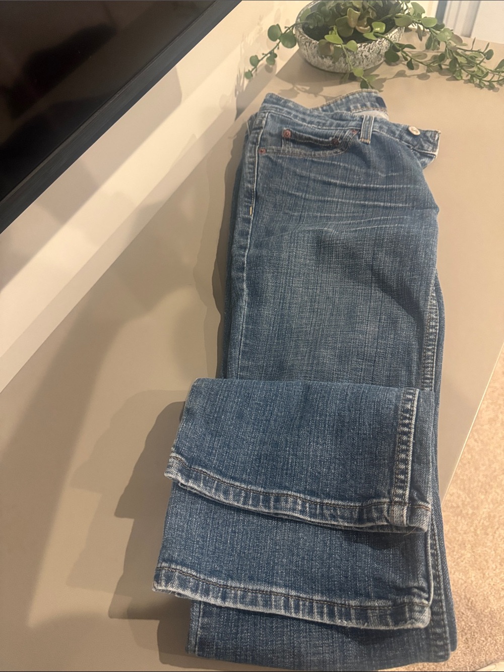 Levi's Women's Straight-Leg Jeans in Medium Blue Wash